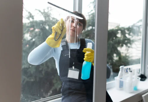 Nettoyage de vitres intérieures et extérieures à Guerlesquin